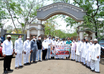 नंदुरबार येथे इंधन दरवाढीचा कॉंग्रेसतर्फे निषेध करत केलेआंदोलन