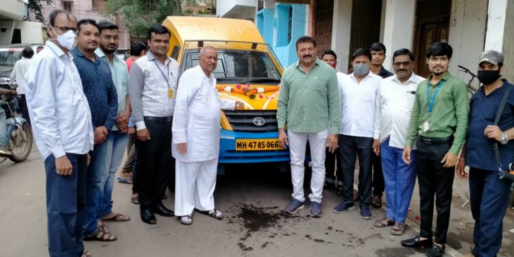 माजी आमदार शिरीष चौधरी यांच्या हस्ते कॅश पिकअप व्हॅनचा शुभारंभ