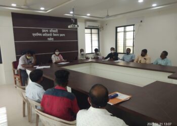 एकात्मिक आदिवासी विकास प्रकल्प तळोदा येथे प्रलंबित शिष्यवृत्ती अर्जा बाबत आढावा बैठक