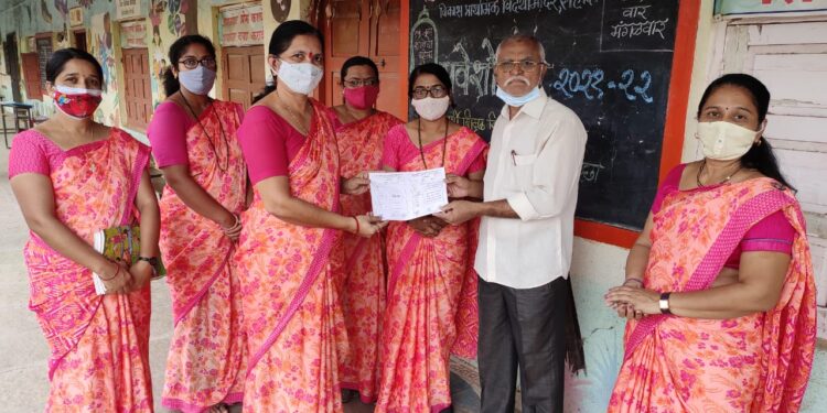 शहादा येथे सर्व शिक्षा अभियानांतर्गत पुस्तके वाटप