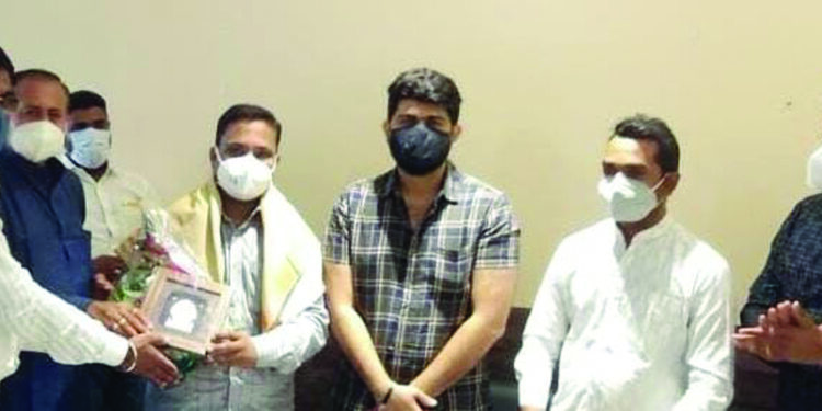 कोरोना संकट काळातील डॉक्टर,परिचारिकांचे कार्य कौतुकास्पद -ऍड.राम रघुवंशी