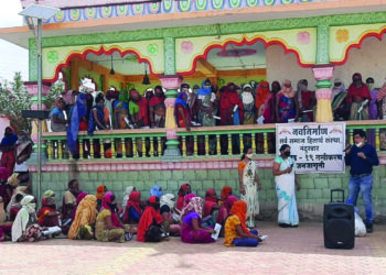 नवनिर्माण संस्थेतर्फे महिलामध्ये लसीकरणाबाबत जनजागृती