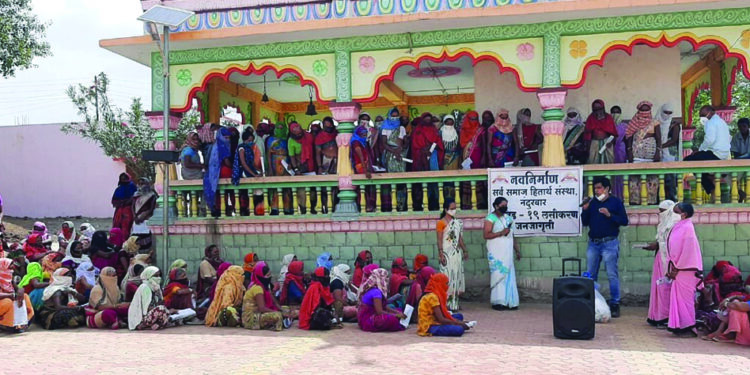 नवनिर्माण संस्थेतर्फे महिलामध्ये लसीकरणाबाबत जनजागृती