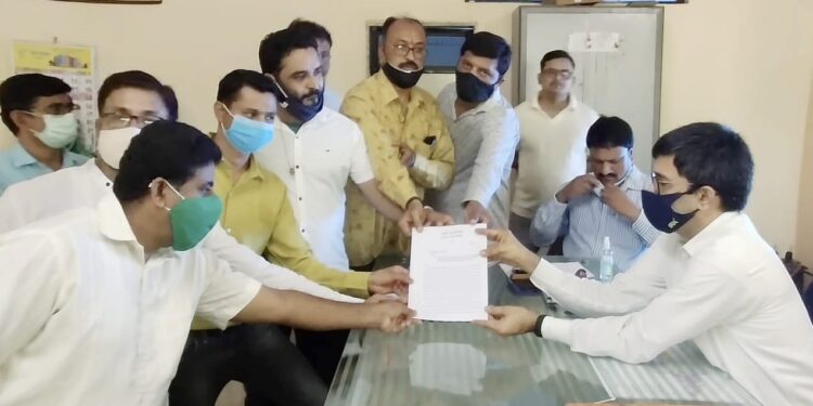 नवापूर उपजिल्हा रुग्णालयात कायमस्वरूपी भूलतज्ञ व एम. डी. (मेडीसीन) डॉक्टर तसेच पूर्णकालीन, सोनाग्राफी,सी.टी. स्कॅन सुविधा उपलब्ध करण्याची मागणी