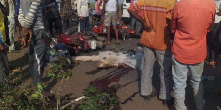 तळोदा तालुक्यातील तळवे जवळ दोन मोटारसायकलिंच्या अपघातात ४ जणठार