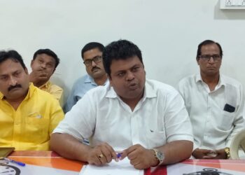 पक्षविरोधी कारवाया करणार्‍या तिघांची राष्ट्रवादीतुन हकालपट्टी : डॉ.अभिजीत मोरे