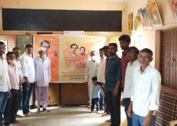 वावद येथे शिवसेनेतर्फे शिवसंपर्क अभियानाअंतर्गत शेतकऱ्यांना दिली योजनांची माहिती