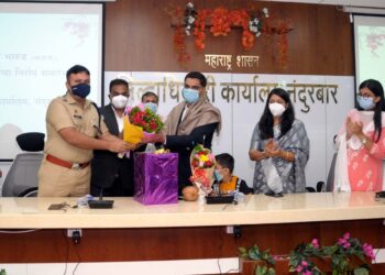 जिल्हाधिकारी डॉ.राजेंद्र भारुड यांना महसूल विभागातर्फे निरोप