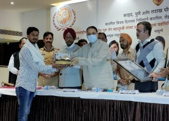 डॉ.विजय शंकर कळमकर व डॉ.अपश्चिम बरंठ यांना  राष्ट्रीय कारगिल गौरव पुरस्कार प्रदान