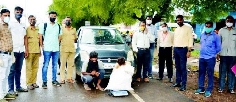 नंदुरबार येथील करण चौफुली येथून स्विफ्ट कारमधून पाच किलो सुका गांजा जप्त, दोघांना केली अटक