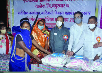 मोलगी येथे पालकमंत्र्यांच्या हस्ते खावटी कीटचे वाटप