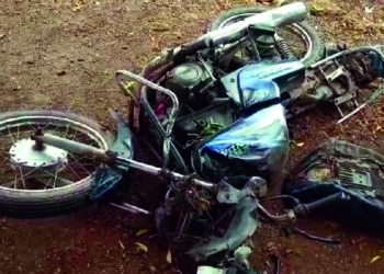 खाजगी बस व मोटरसायकलीची समोरासमोर धडक, २ युवक ठार, एक जखमी