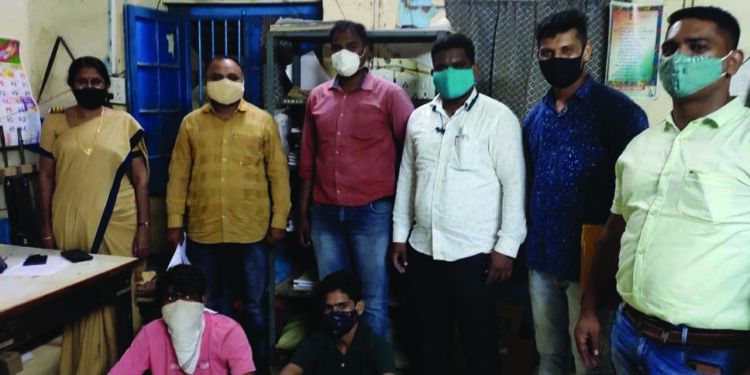 हॉटेलमधुन ३५ बिअरचे बॉक्स चोरणार्‍या दोघांना अटक, दोन जण फरार, मुद्देमालासह चारचाकी जप्त