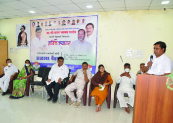 कॉंग्रेस पक्षाचे भटके व विमुक्त जाती जमातीचे सेलची प्रदेशाध्यक्ष मदन जाधव यांनी घेतला आढावा