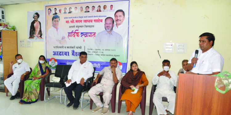 कॉंग्रेस पक्षाचे भटके व विमुक्त जाती जमातीचे सेलची प्रदेशाध्यक्ष मदन जाधव यांनी घेतला आढावा