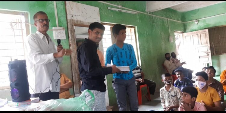 परशुराम संस्कार सेवा संघातर्फे गुणवंत विद्यार्थ्यांचा गौरव