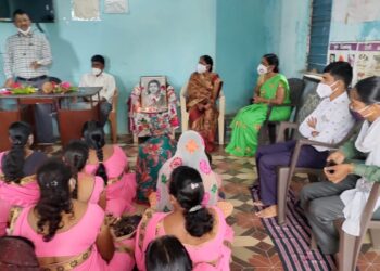 धुळीपाडा येथे जागतिक स्तनपान सप्ताह निमित्त महिलांना मार्गदर्शन