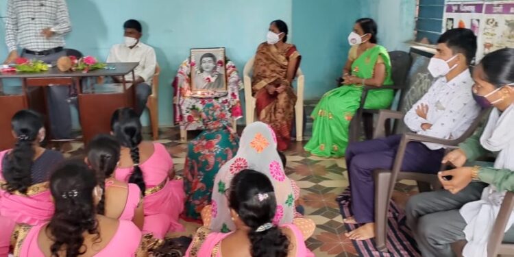 धुळीपाडा येथे जागतिक स्तनपान सप्ताह निमित्त महिलांना मार्गदर्शन