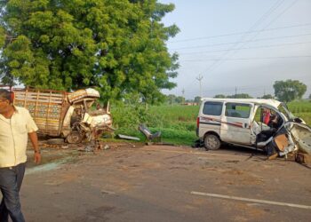 पिकप व ईको वाहनाचा भीषण अपघात, दोन ठार तर सहा जण गंभीर जखमी