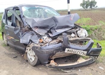 भरधाव ट्रोलाची कारला धडक, एकाच कुटुंबातील पाच जण जखमी