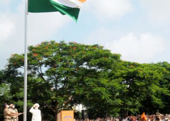 पालकमंत्री ॲड.के.सी.पाडवी यांच्या हस्ते मुख्य शासकीय ध्वजारोहण