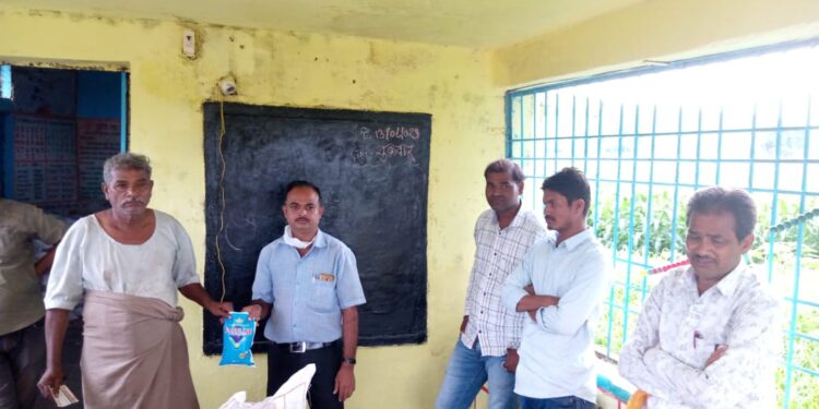 उमराणी येथे लाभार्थ्यांना खावटी किटचे वाटप, खावटी योजना ठरतेय आदिवासींना आधार