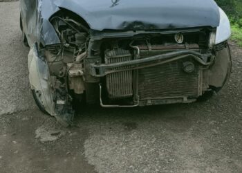 भरधाव कार उलटली  तिन तरुण ठार, 5 जखमी