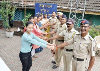 युवती सेनेतर्फे नंदुरबार शहर पोलीस ठाण्यात रक्षाबंधन सण साजरा