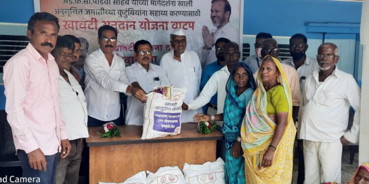 तीसी व नगाव येथे खावटी किट वाटप, गरजू, गरजु लाभार्थ्यांनी योजनेचा लाभ घेण्याचे जिल्हा कार्याध्यक्ष दिलीप नाईक यांचे आवाहन