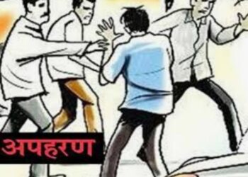 ऊस तोडण्यासाठी मजुर उपलब्ध करून दिले नाहीत म्हणून मजुराच्या मुलासह दोघांचे अपहरण, पुणे येथील ठेकेदारा विरुद्धगुन्हा दाखल