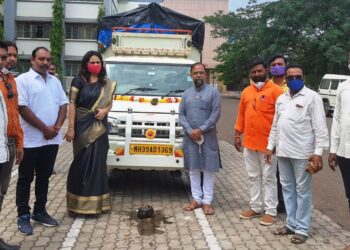 जिल्हाधिकार्‍यांच्या उपस्थितीत पूरग्रस्तांसाठी मनसेतर्फे जीवनाश्यक वस्तूंचा साठा रवाना