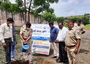 रोटरी नंदनगरीतर्फे जिल्हा कारागृह परिसरात २०१ झाडांचे वृक्षारोपण