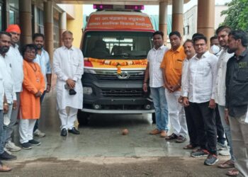 माजी आ. चंद्रकांत रघुवंशी यांच्या हस्ते कार्डियाक ॲम्बुलन्सचे लोकार्पण,  संभाव्य तिसऱ्या लाटेची दक्षता; रुग्णांना मिळतील तात्काळ उपचार