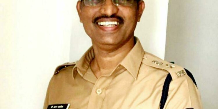 नंदुरबार जिल्ह्याचे जिल्हा पोलिस अधीक्षक महेंद्र पंडित यांची मुंबई येथे बदली