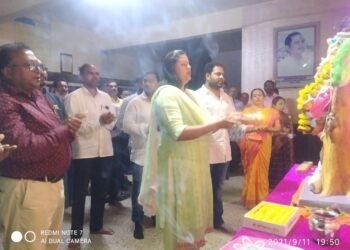 जिजामाता संस्थेच्या गणरायाची खा. डॉ. हिना गावित यांच्या हस्ते आरती