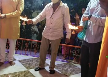 भाजपा तालुकाध्यक्ष भरत गावित,युवानेते धनंजय भरत गावित यांच्या हस्ते करण्यात आली श्रींची आरती