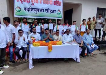 युवकांनी मुख्य प्रवाहात येऊन राजकारणात सक्रिय व्हावे, राष्ट्रवादी जिल्हाध्यक्ष डॉ.अभिजित मोरेंचे युवकांना आवाहन, नवनियुक्त पदाधिकाऱ्यांना नियुक्ती पत्रांचे वाटप