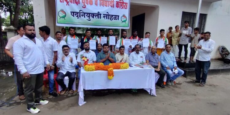 युवकांनी मुख्य प्रवाहात येऊन राजकारणात सक्रिय व्हावे, राष्ट्रवादी जिल्हाध्यक्ष डॉ.अभिजित मोरेंचे युवकांना आवाहन, नवनियुक्त पदाधिकाऱ्यांना नियुक्ती पत्रांचे वाटप