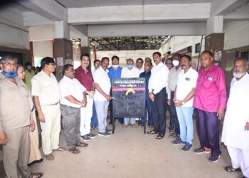 तळोदा येथे प्रवासी महासंघाच्या सुचना फलक व प्रवासी महासंघाचे डिजिटल बँनरचे आ.राजेश पाडवी यांच्या हस्ते अनावरण