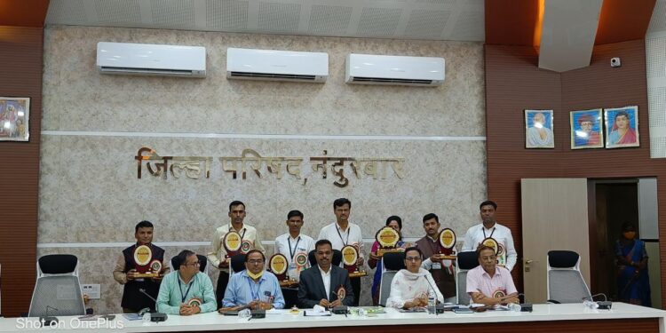 शिक्षकांनी विद्यार्थ्यांना संकल्पना समजवणारे शिक्षण द्यावे: मुख्य कार्यकारी अधिकारी रघुनाथ गावडे, जिल्हा शिक्षण पुरस्काराचे वितरण