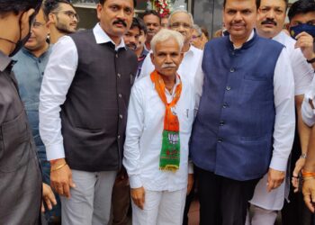 माजी सभापती सतिष वळवी यांचा विरोधी पक्षनेते देवेंद्र फडणवीस यांचा उपस्थितीत भाजपात प्रवेश