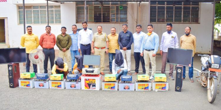 जिल्हा परिषदेच्या शाळांमध्ये चोरी करणारी टोळी जेरबंद,  ३ लाख ७२ हजार रुपये किमतीचा मुद्देमालासह तिघांना अटक, स्थानिक गून्हे अन्वेषण विभागाची कारवाई