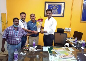 प्रहार शिक्षक संघटनेच्या वतीने पोलीस निरीक्षक रविंद्र कळमकर यांचा सत्कार