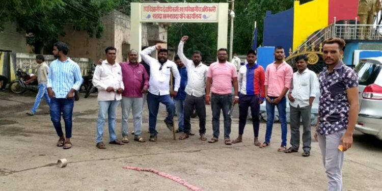 छगन भुजबळांची निर्दोष मुक्तता झाल्याने शहादा येथे समता परिषदेतर्फे आनंदोत्सव साजरा