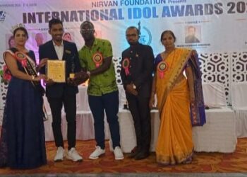 नाशिक येथे गिर्यारोहक अनिल वसावे यांना इंटरनॅशनल माऊंटनेर व विश्व विक्रमवीर म्हणून  इंटरनॅशनल आयडॉल पुरस्काराने केले  सन्मानित