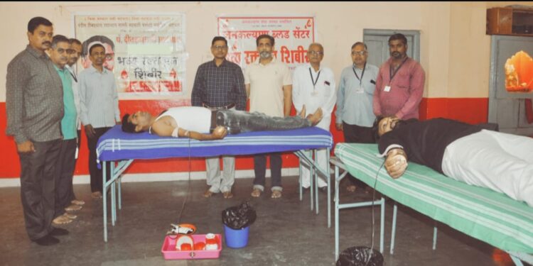 पंडित दीनदयाल उपाध्याय पतपेढीतर्फे शिबिरात 32 रक्तदात्यांनी केले रक्तदान
