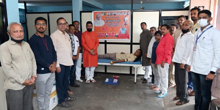 पंतप्रधान नरेंद्र मोदी  यांच्या वाढदिवसानिमित्ताने भाजपा  जिल्हा सहकार आघाडी तर्फे रक्तदान शिबिर