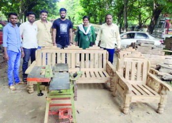 बोदवड येथे अवैध सागवानी लाकुड जप्त
