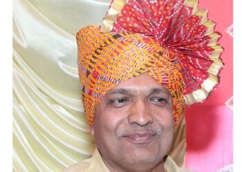 नंदुरबार शहरात मोकाट गुरांच्या झुंजीत व्यापाऱ्याचा मृत्यू , पालिका आणखी किती जणांचा बळी जाण्याची वाट पाहणार, नागरिकांचा संतप्त सवाल