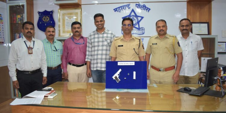 लोणखेडा येथे अल्पवयीन बालकाकडुन अवैध गावठी बनावटीचे पिस्टल व जिवंत काडतुस जप्त, स्थानिक गुन्हे अन्वेषण शाखेच्या पथकाची कारवाई